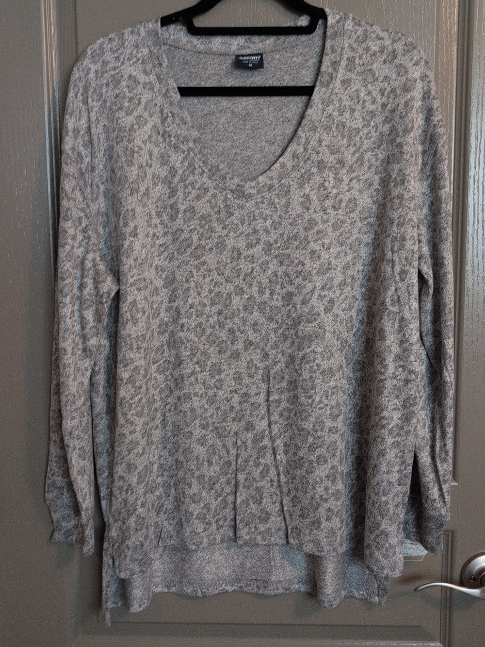 Apt. 9 Light Gray Leopard-Print V-Neck Knit Sweater